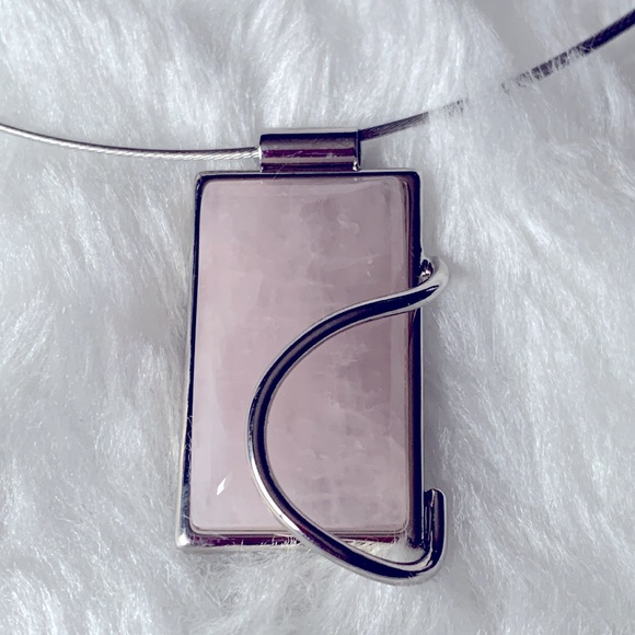 💠 Modernist Pink Quartz Pendant Necklace - Picture 3 of 7